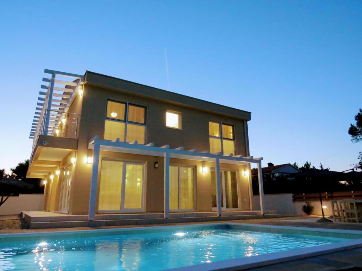 Villa Olivia - New And Modern House With Pool, Souna, Jacuzzi & Playground, Liznjan - Istra Exterior photo