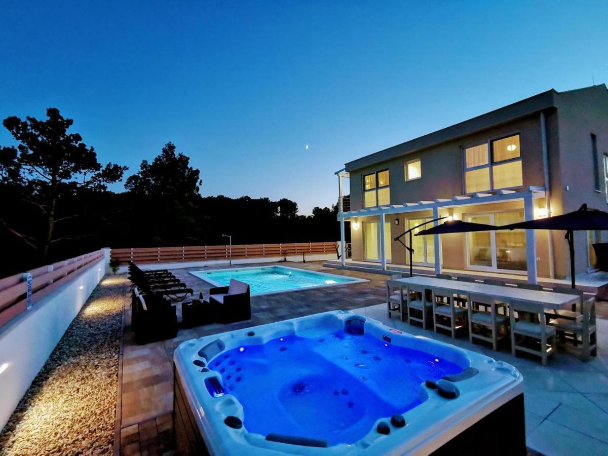 Villa Olivia - New And Modern House With Pool, Souna, Jacuzzi & Playground, Liznjan - Istra Exterior photo